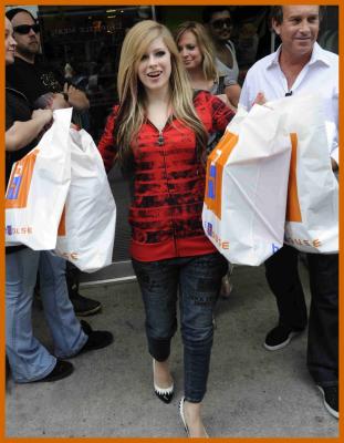 Avril Lavigne's Happy Shopping Day